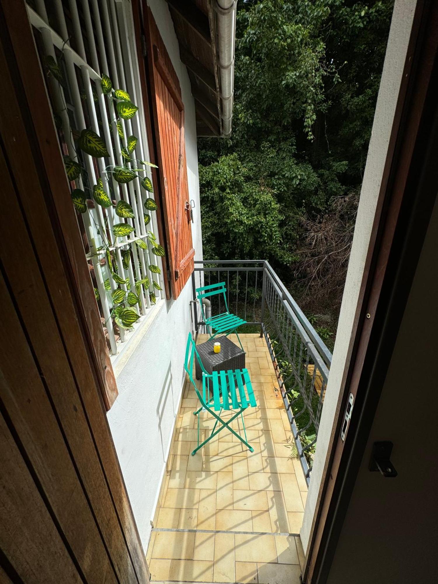 La Canopee Enchantee, Chambres D'Hotes, Piscine, Proche Aeroport, Gare Maritime 萨莱比梅 外观 照片
