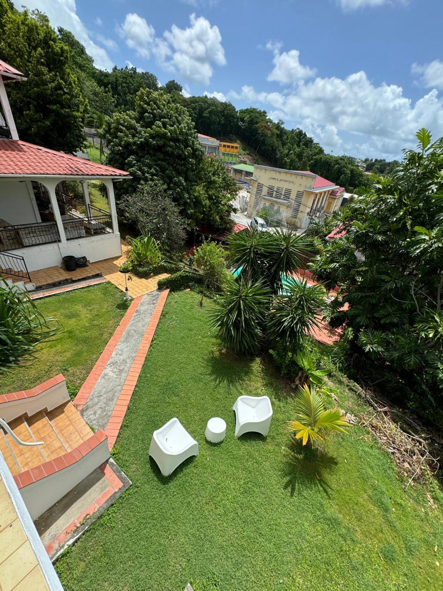 La Canopee Enchantee, Chambres D'Hotes, Piscine, Proche Aeroport, Gare Maritime 萨莱比梅 外观 照片