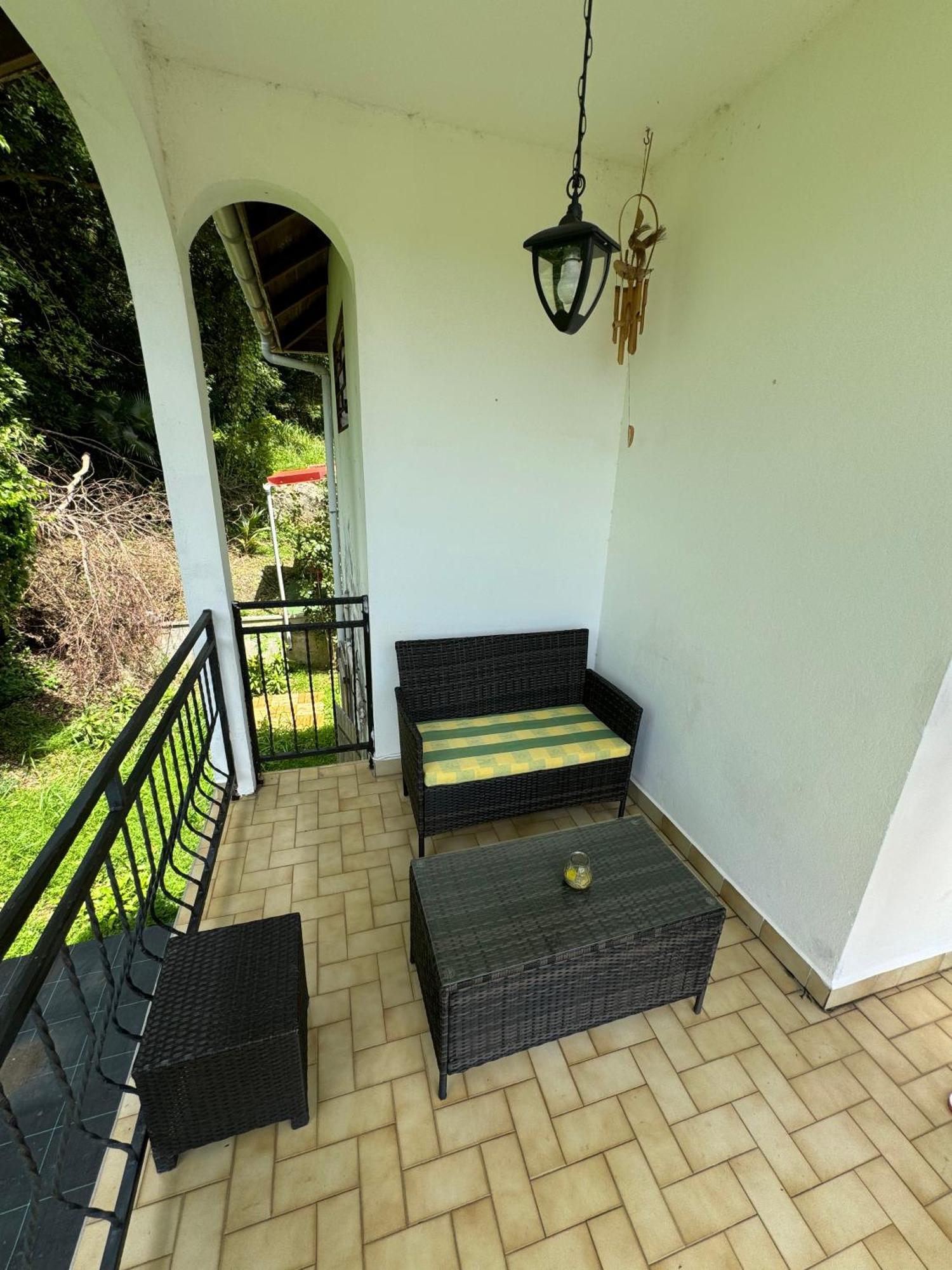 La Canopee Enchantee, Chambres D'Hotes, Piscine, Proche Aeroport, Gare Maritime 萨莱比梅 外观 照片
