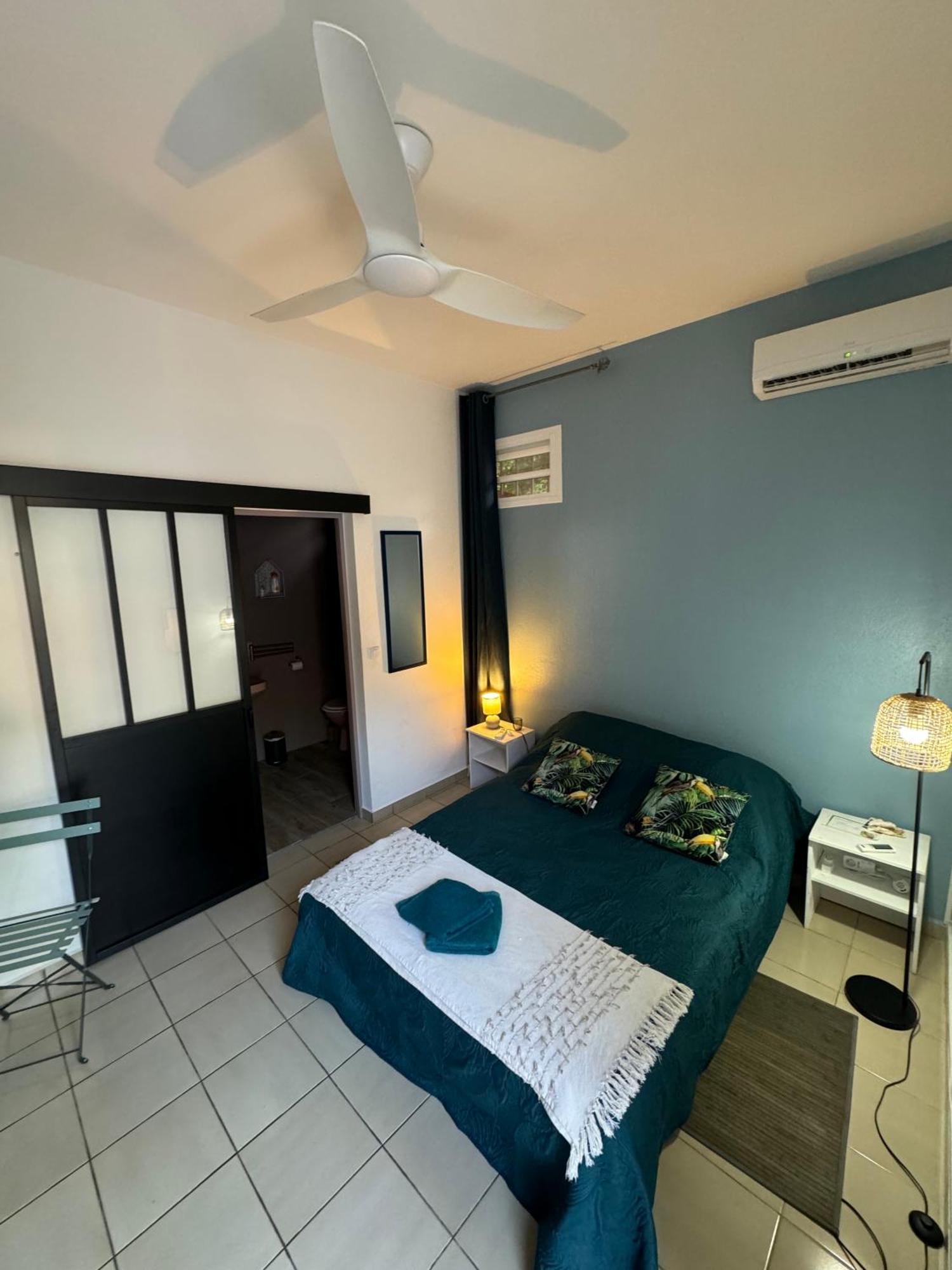La Canopee Enchantee, Chambres D'Hotes, Piscine, Proche Aeroport, Gare Maritime 萨莱比梅 外观 照片