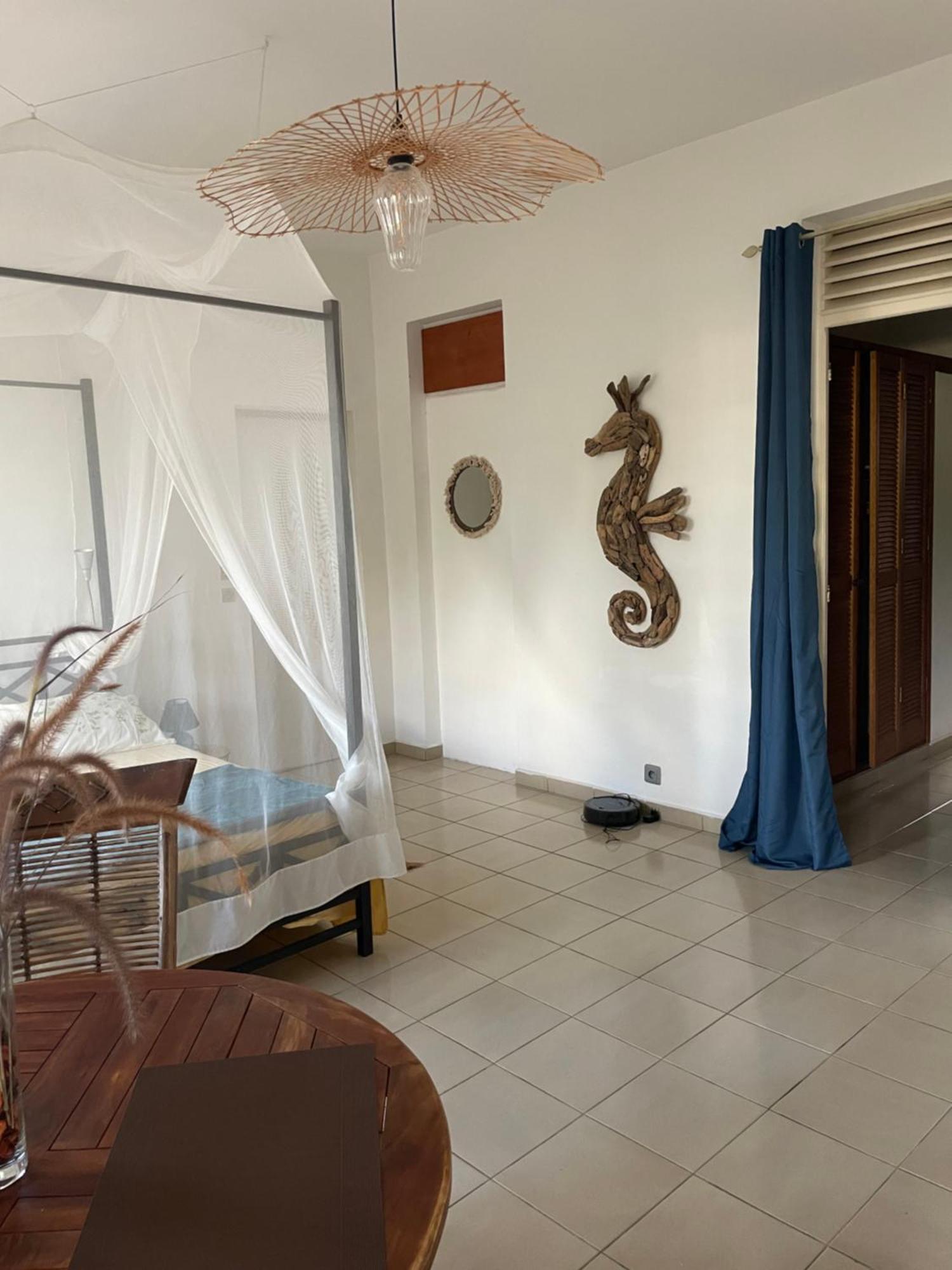 La Canopee Enchantee, Chambres D'Hotes, Piscine, Proche Aeroport, Gare Maritime 萨莱比梅 外观 照片
