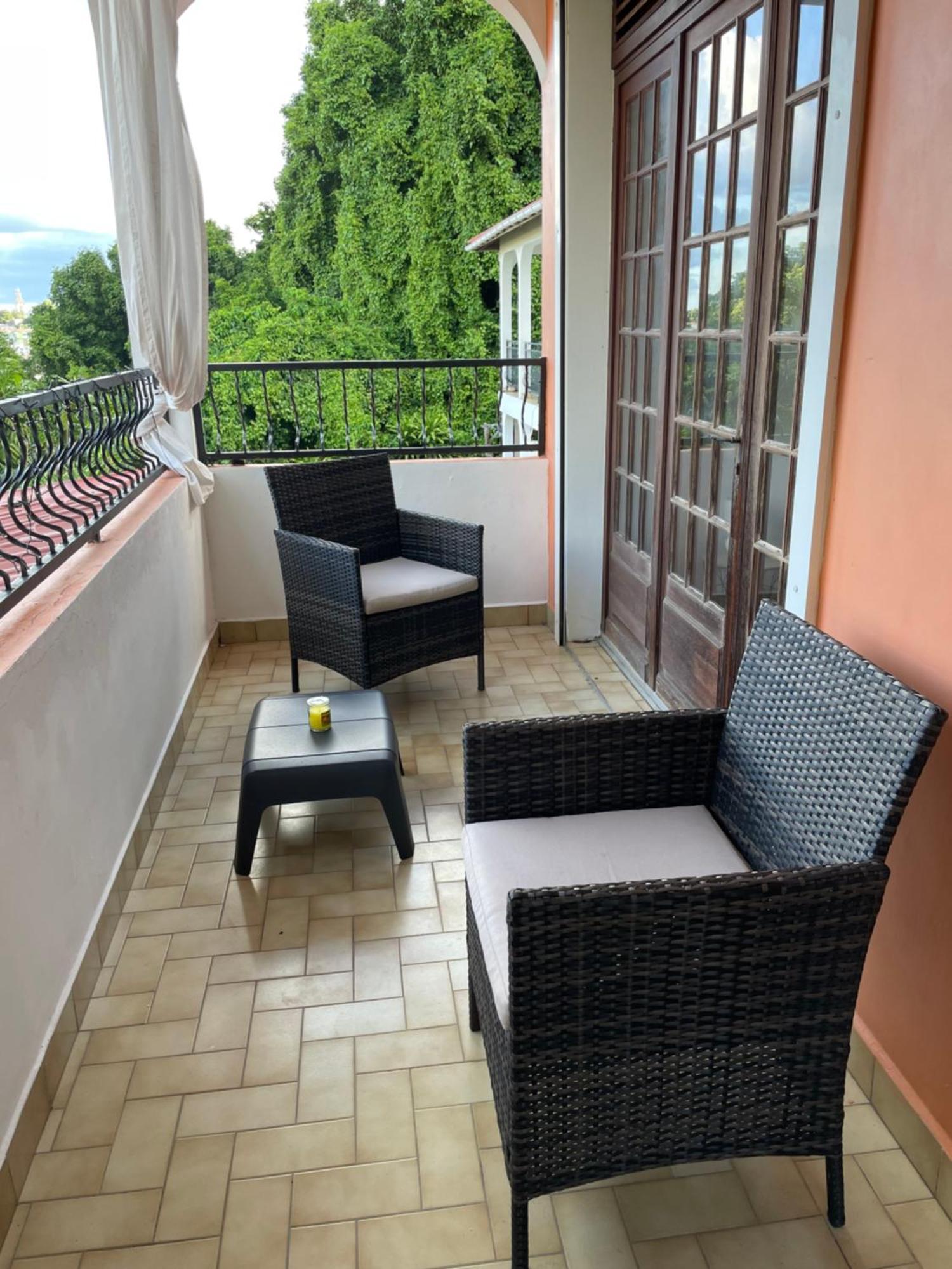 La Canopee Enchantee, Chambres D'Hotes, Piscine, Proche Aeroport, Gare Maritime 萨莱比梅 外观 照片